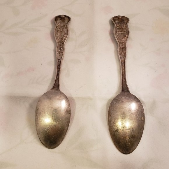 WM Rogers MFG Co Two Vintage WISCONSIN Souvenir Tea Spoons For Ward - Picture 2 of 4